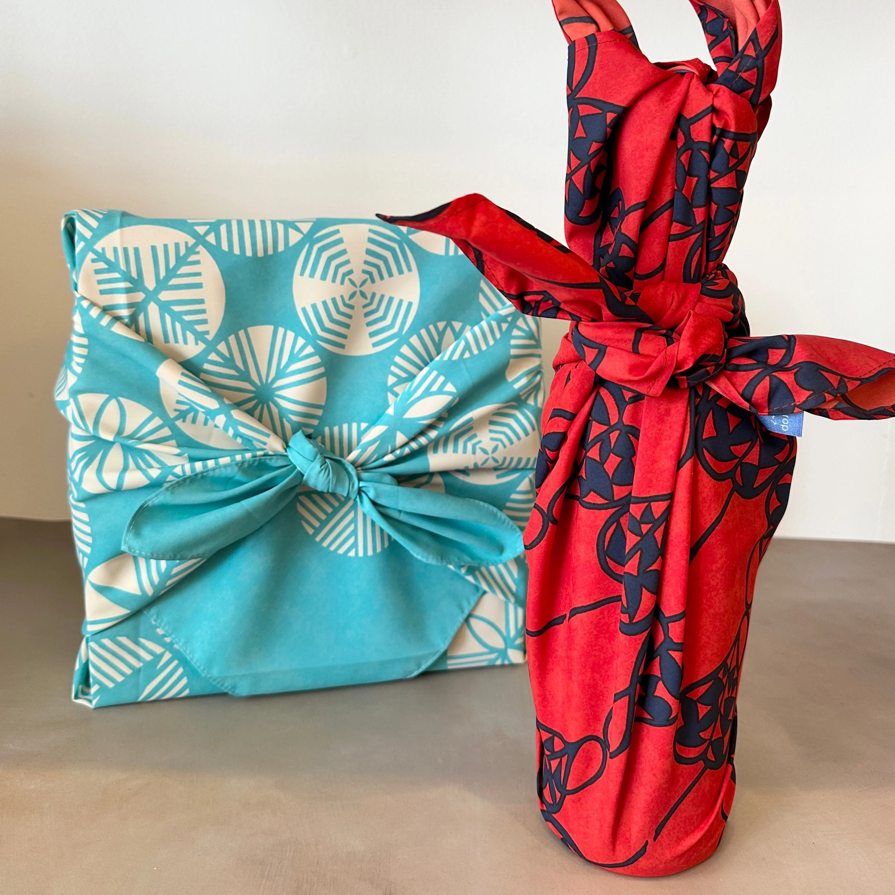 Furoshiki Isa Monyo Water-Repellent 70 (Heart Vine Vermilion) - Image 3