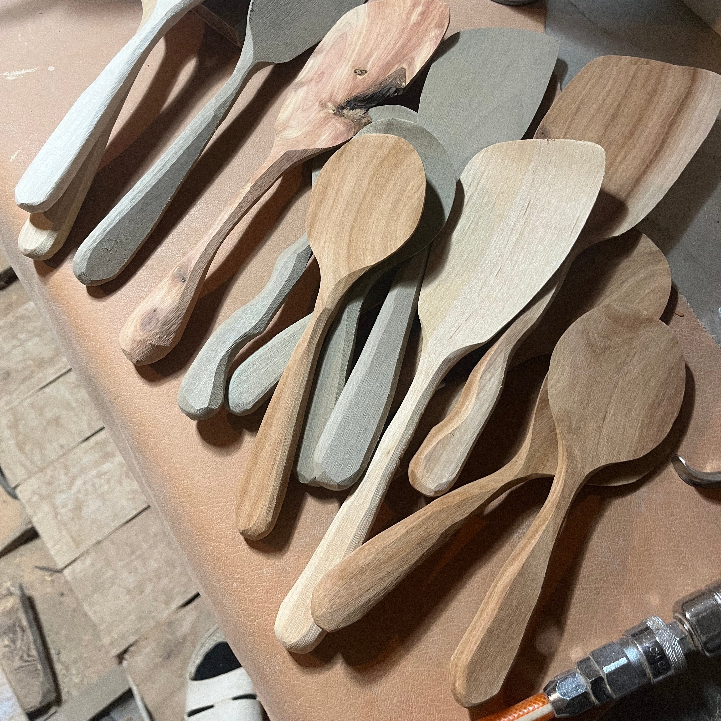 Hand-Carved Hida Natural Wood Spatula - Image 16