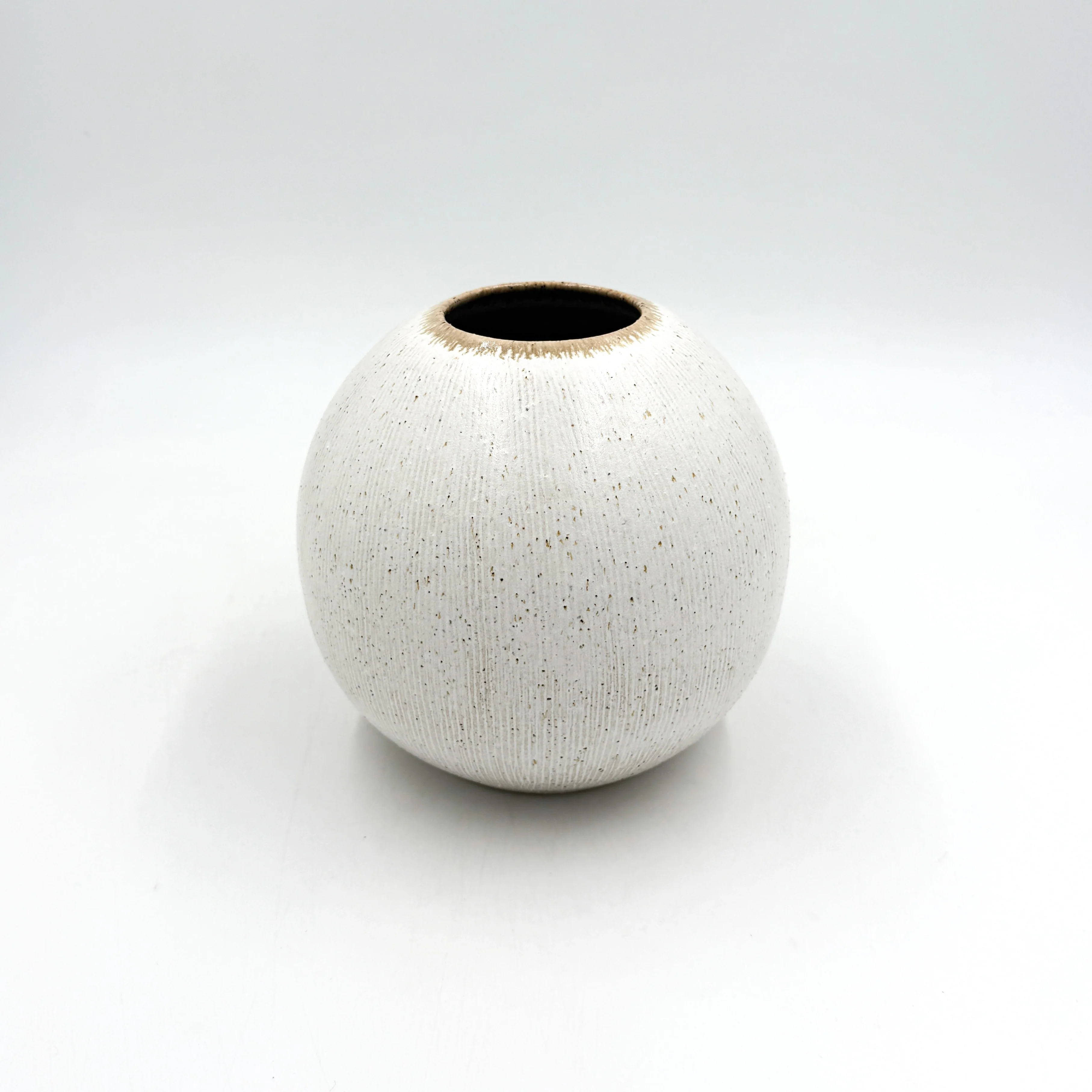 Hechimon Shiro Tessa Round Vase