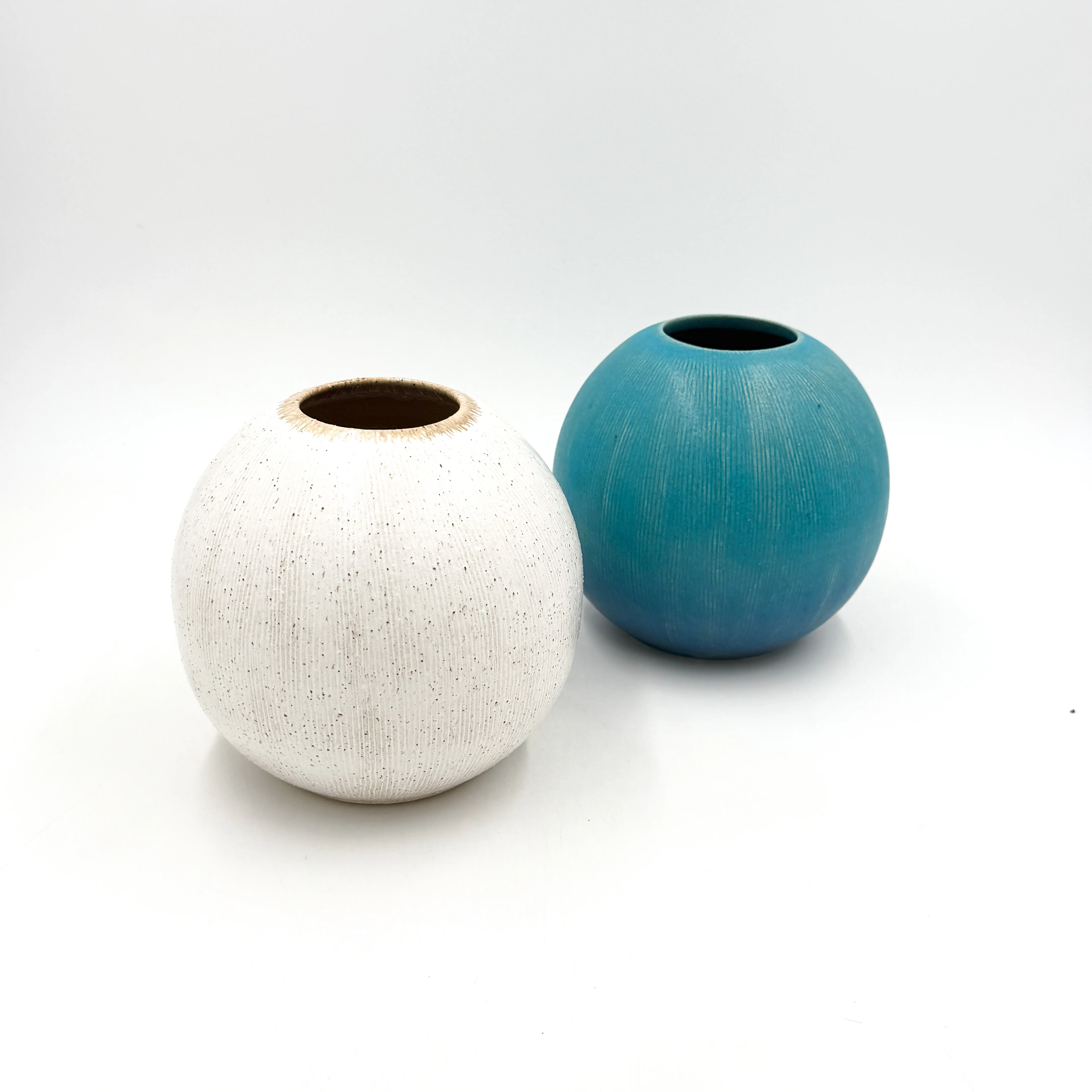 Hechimon Shiro Tessa Round Vase - Image 4