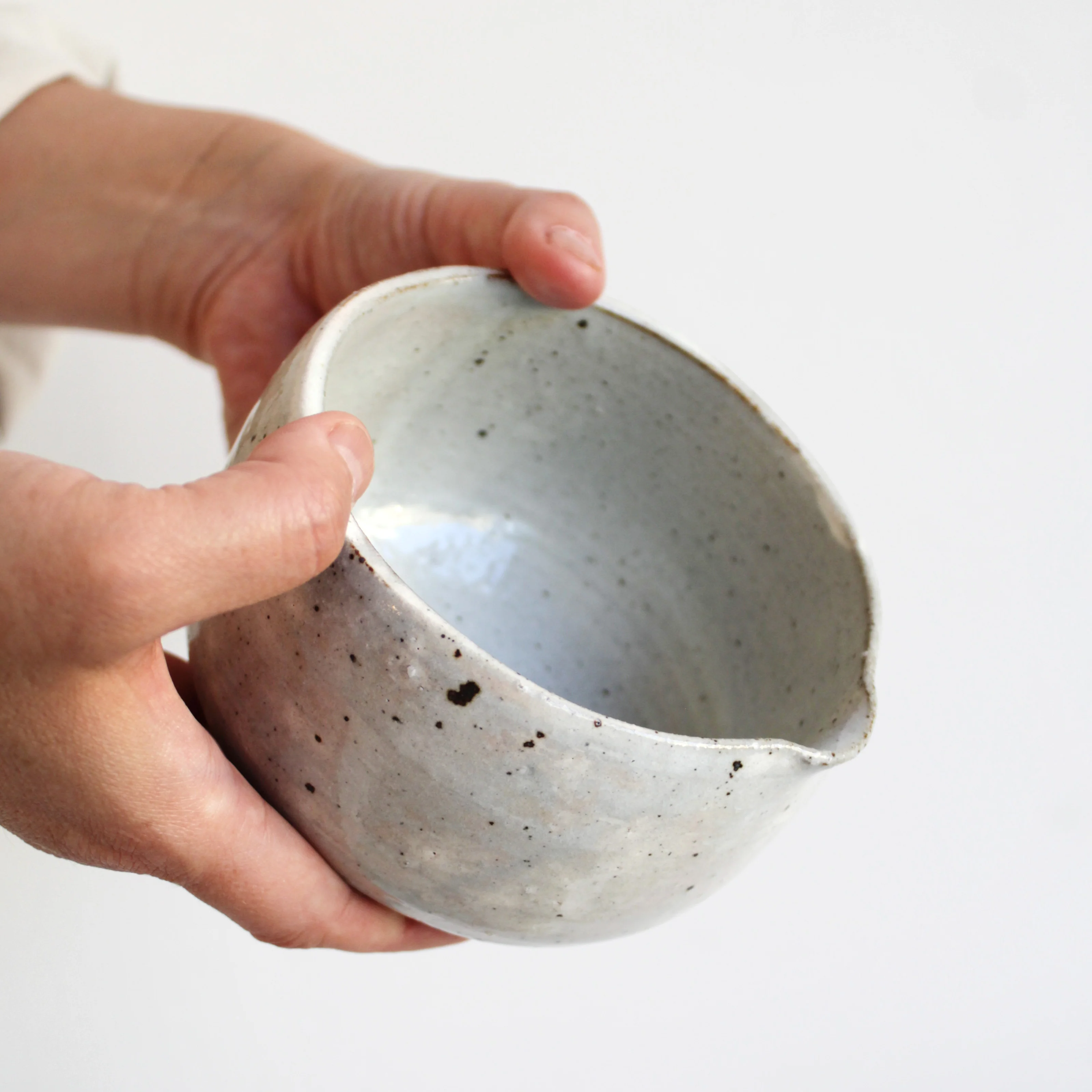 HYOZANGAMA Kohiki Katakuchi Spouted Matcha Bowl - Image 5
