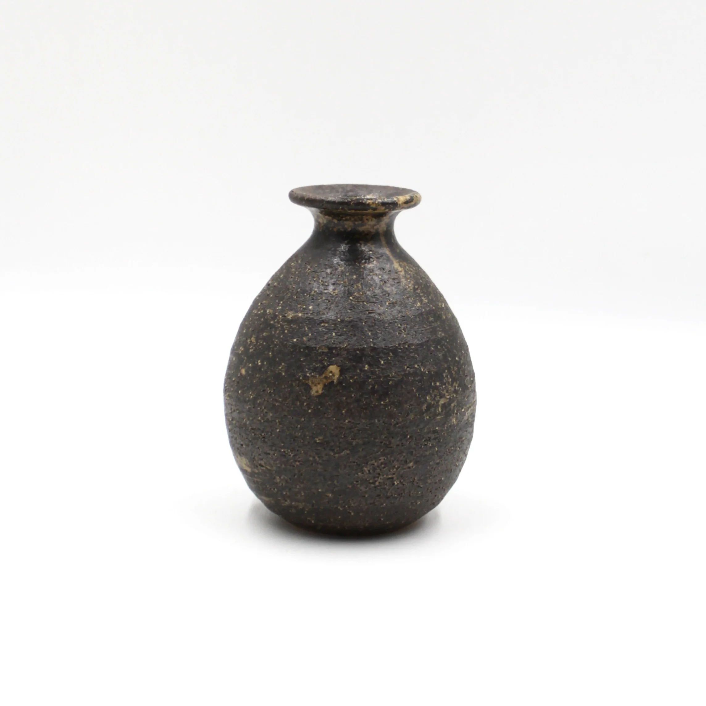 Kurokaki Tokkuri Sake Server and Cup Set - Image 3