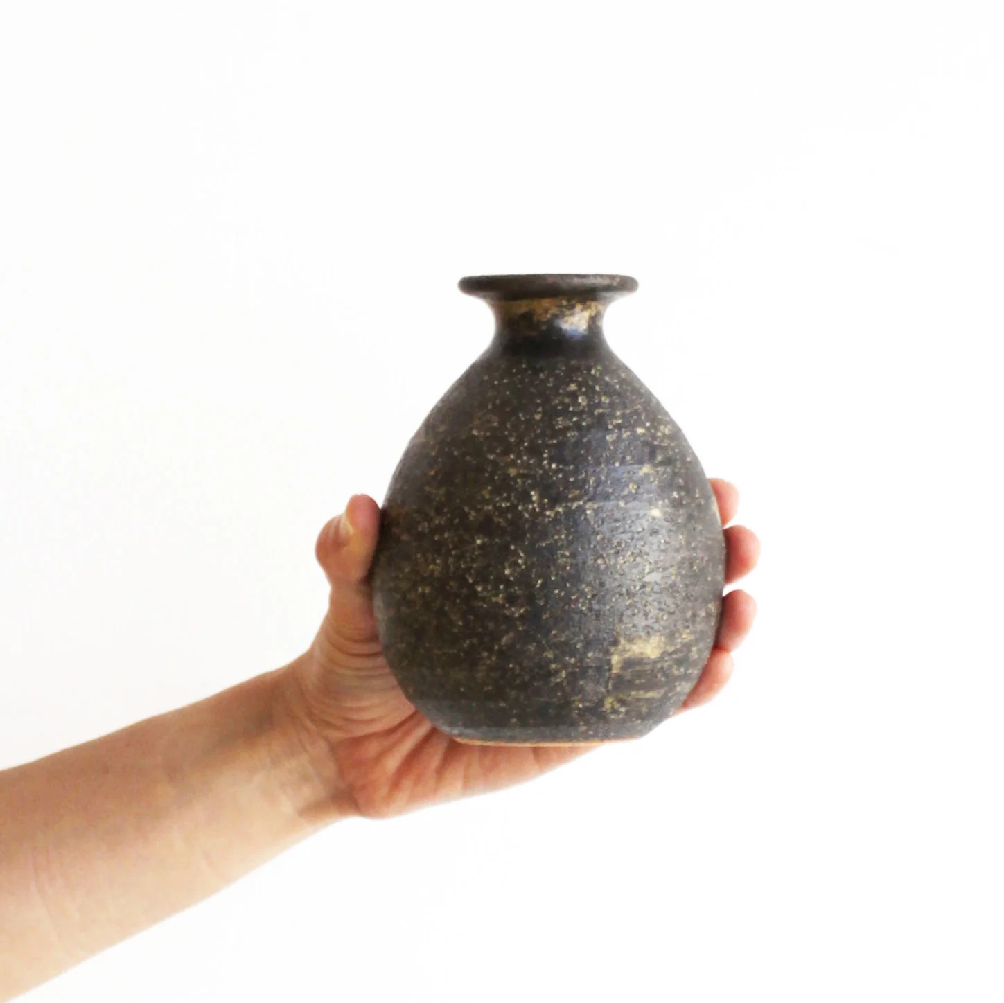 Kurokaki Tokkuri Sake Server and Cup Set - Image 4