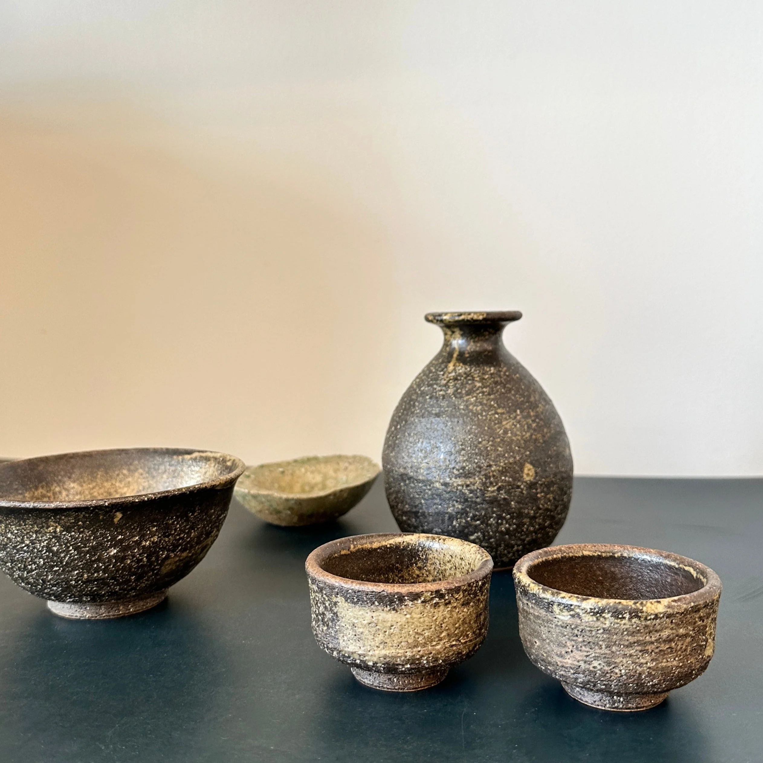 Kurokaki Tokkuri Sake Server and Cup Set - Image 8