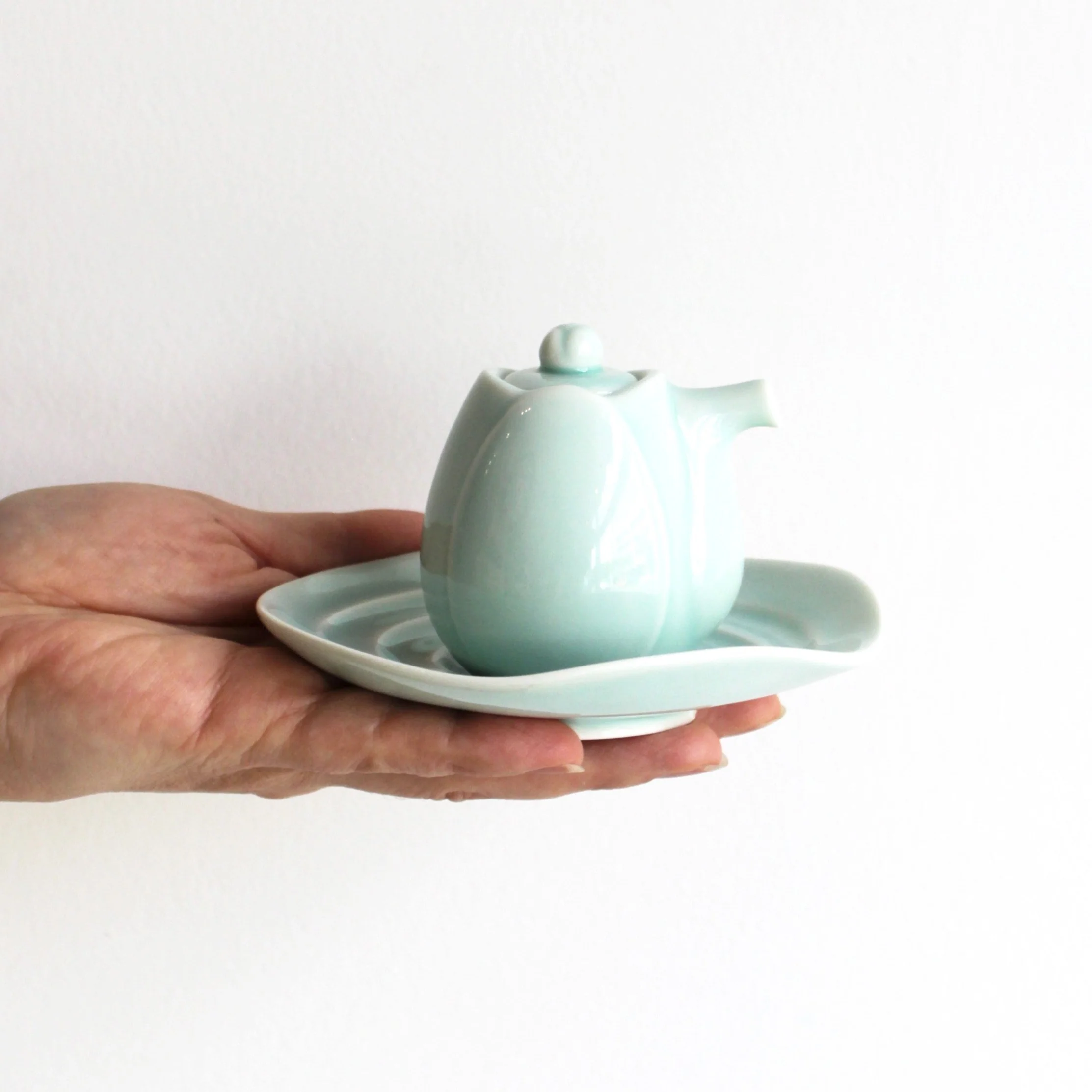 Lotus Bluegreen Soy Sauce Cruet and Saucer Set - Image 6