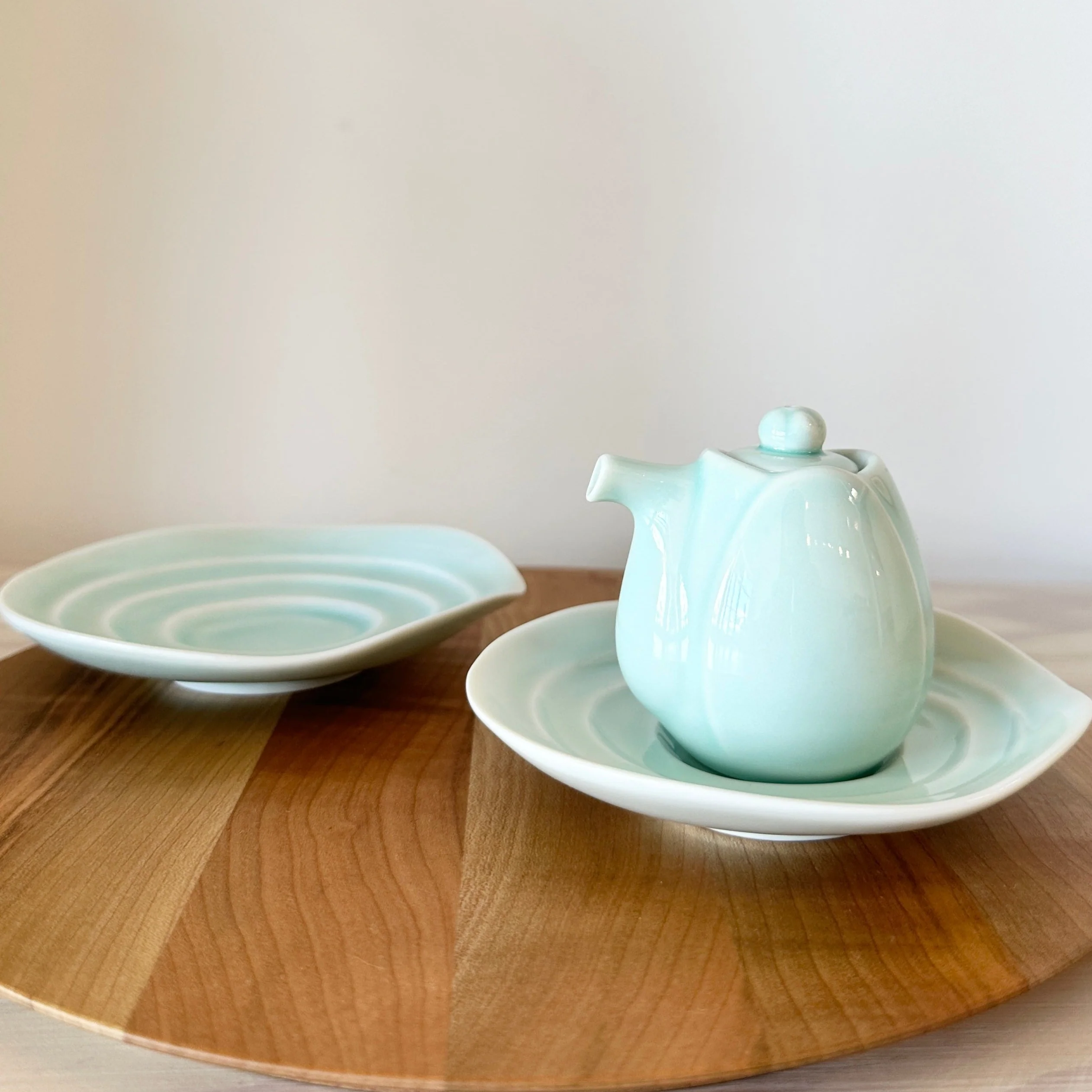 Lotus Bluegreen Soy Sauce Cruet and Saucer Set - Image 9