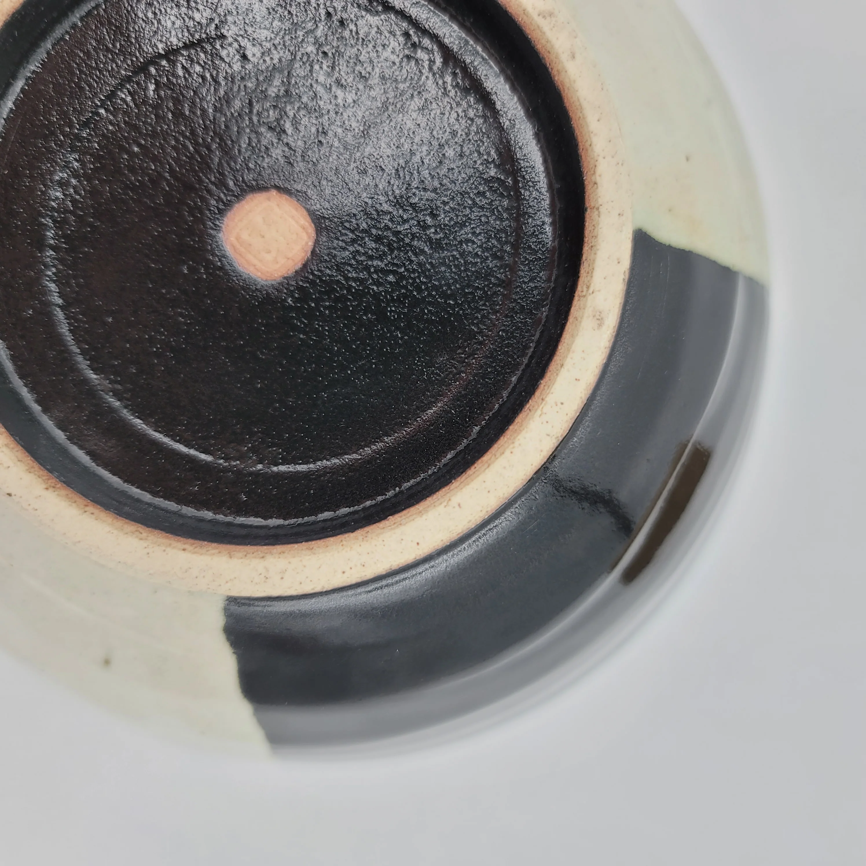 Oribe-Kakiwake Nagomi Donburi Bowl (Black) - Image 4