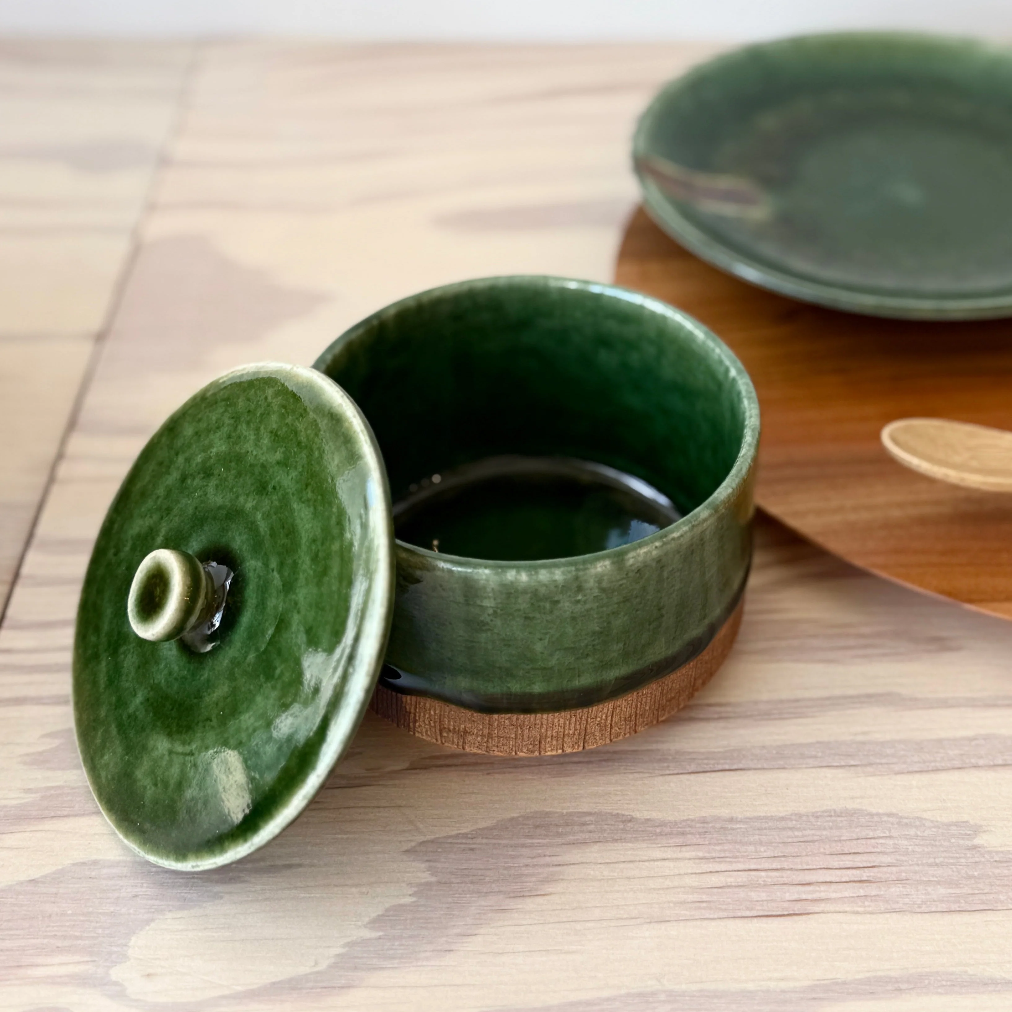 Oribe-Kushime Small Bowl with Lid - Image 10