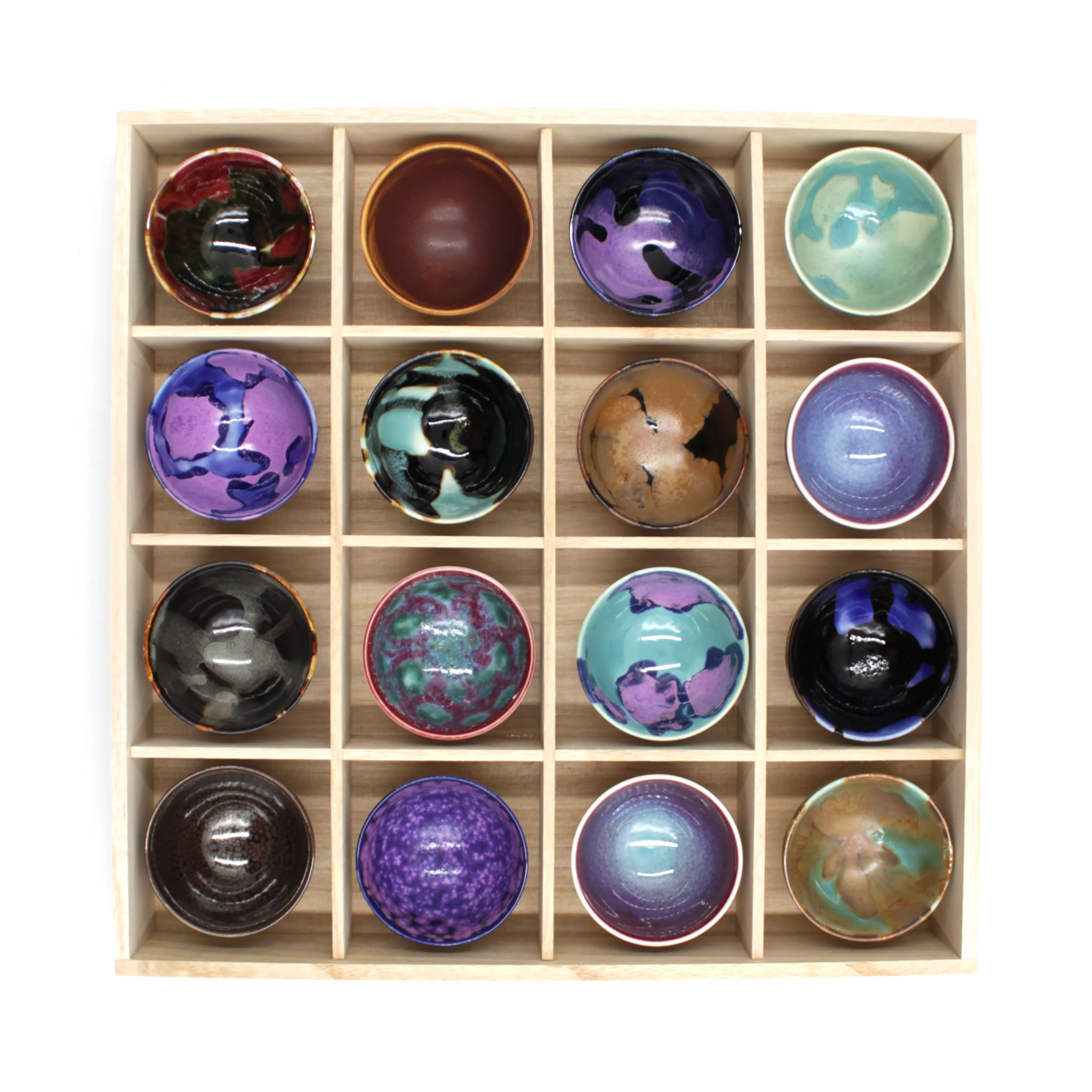 Shinemon-Gama 16-Piece Guinomi Sake Cup Set in Wooden Box