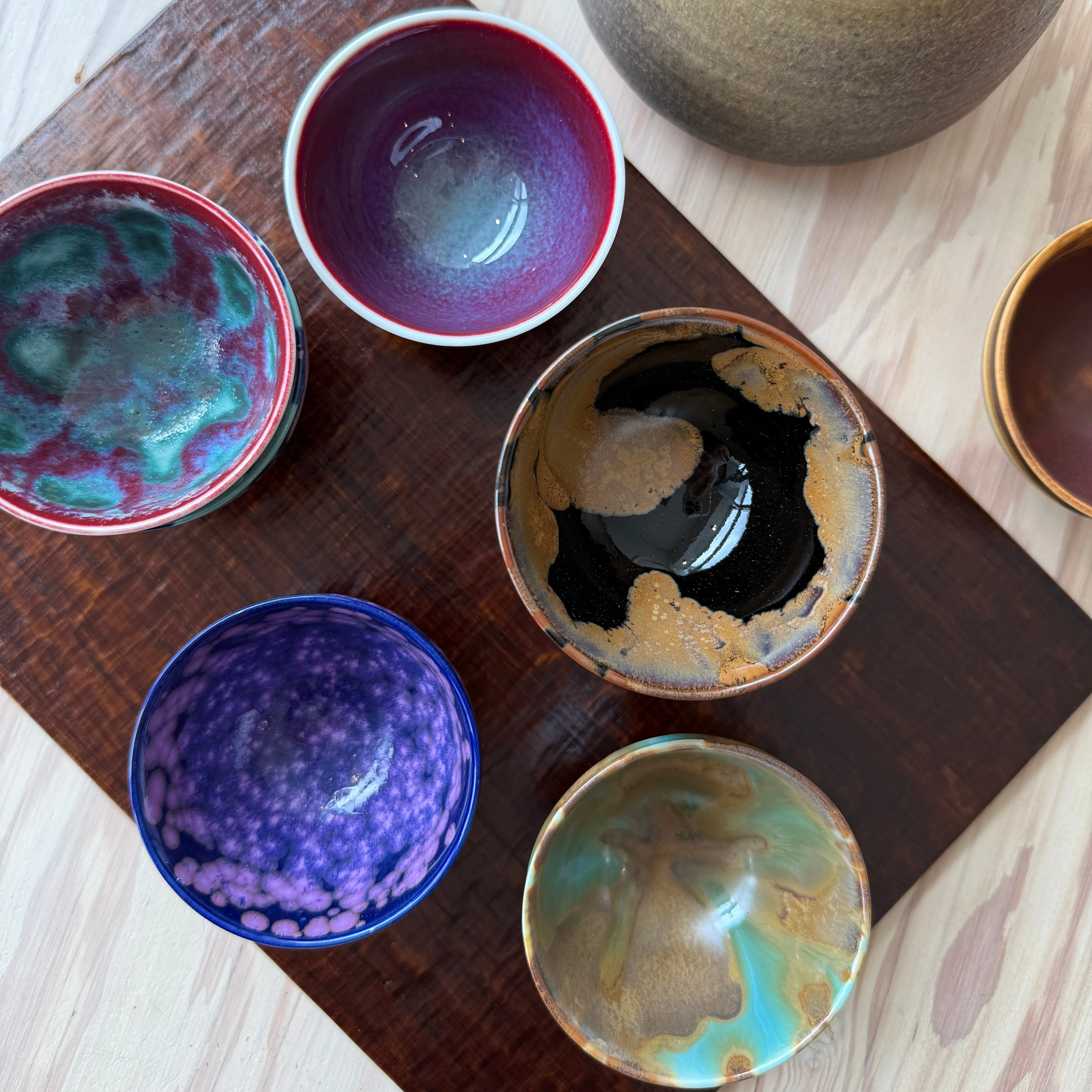 Shinemon-Gama 16-Piece Guinomi Sake Cup Set in Wooden Box - Image 15