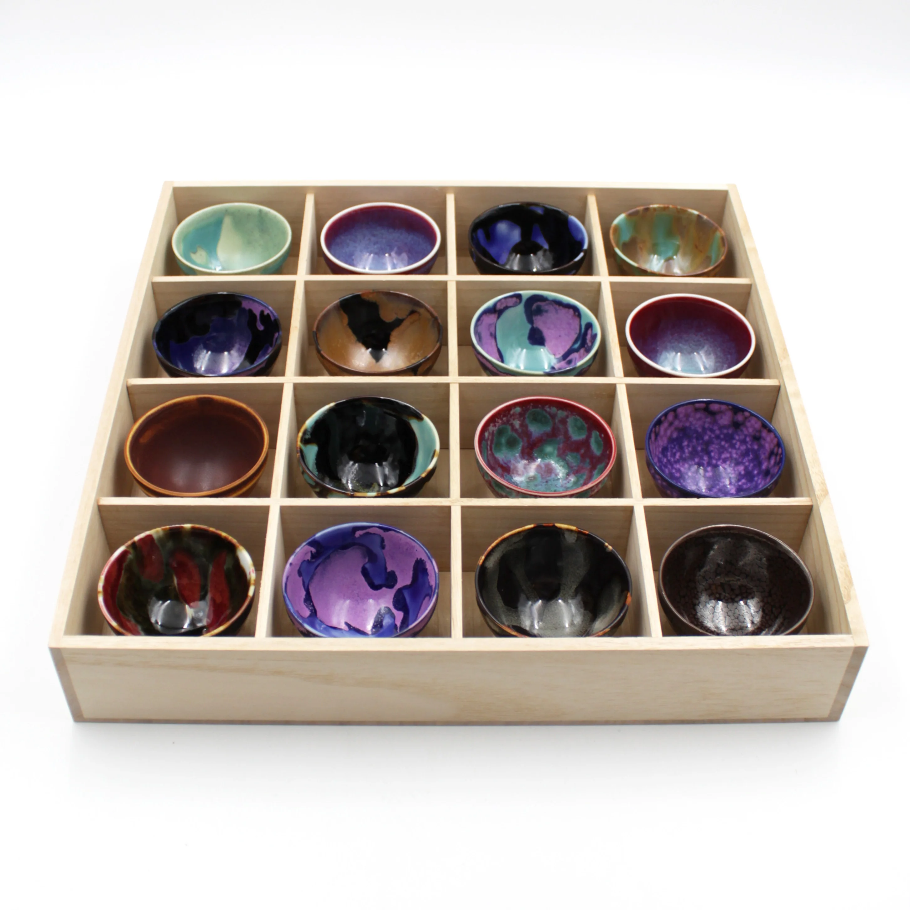 Shinemon-Gama 16-Piece Guinomi Sake Cup Set in Wooden Box - Image 2