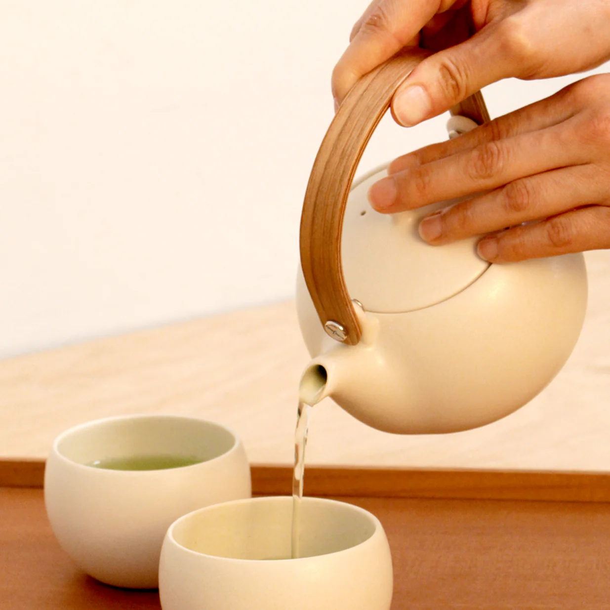YUI Wooden Handle Dobin Teapot - Image 10
