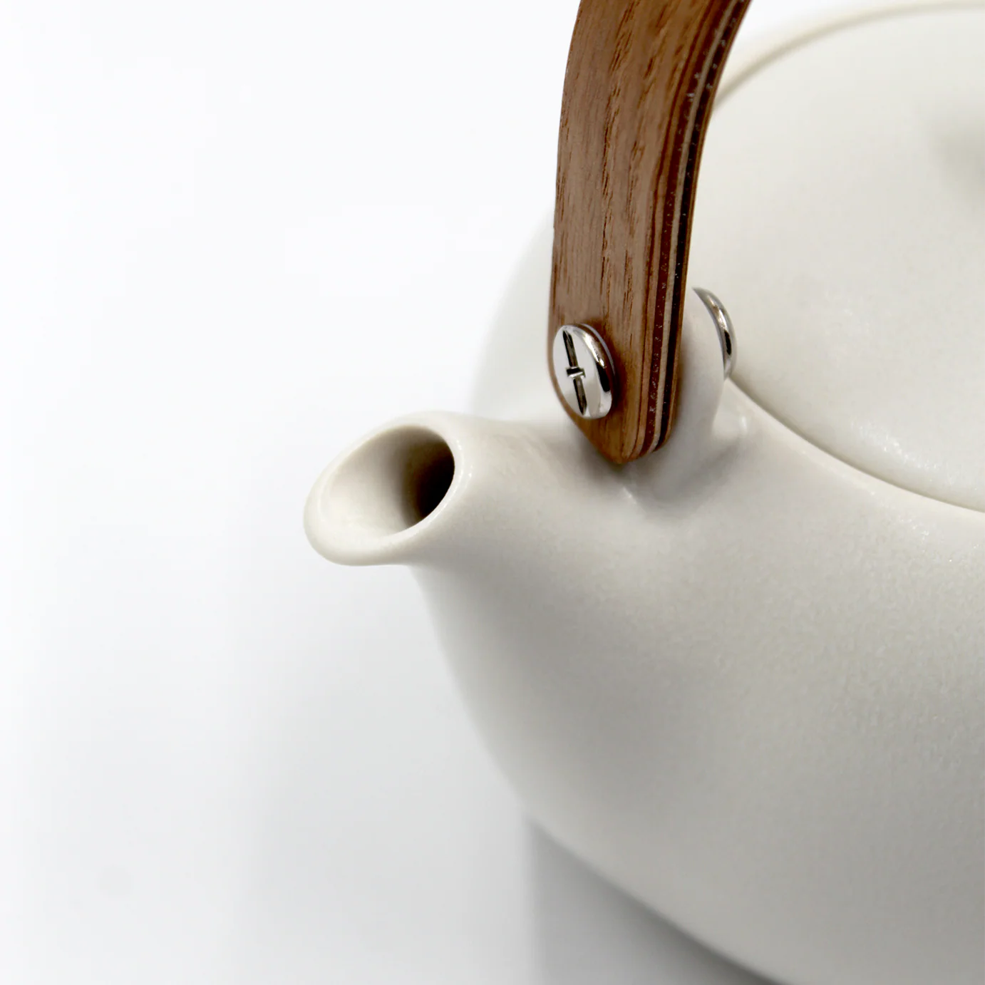 YUI Wooden Handle Dobin Teapot - Image 4