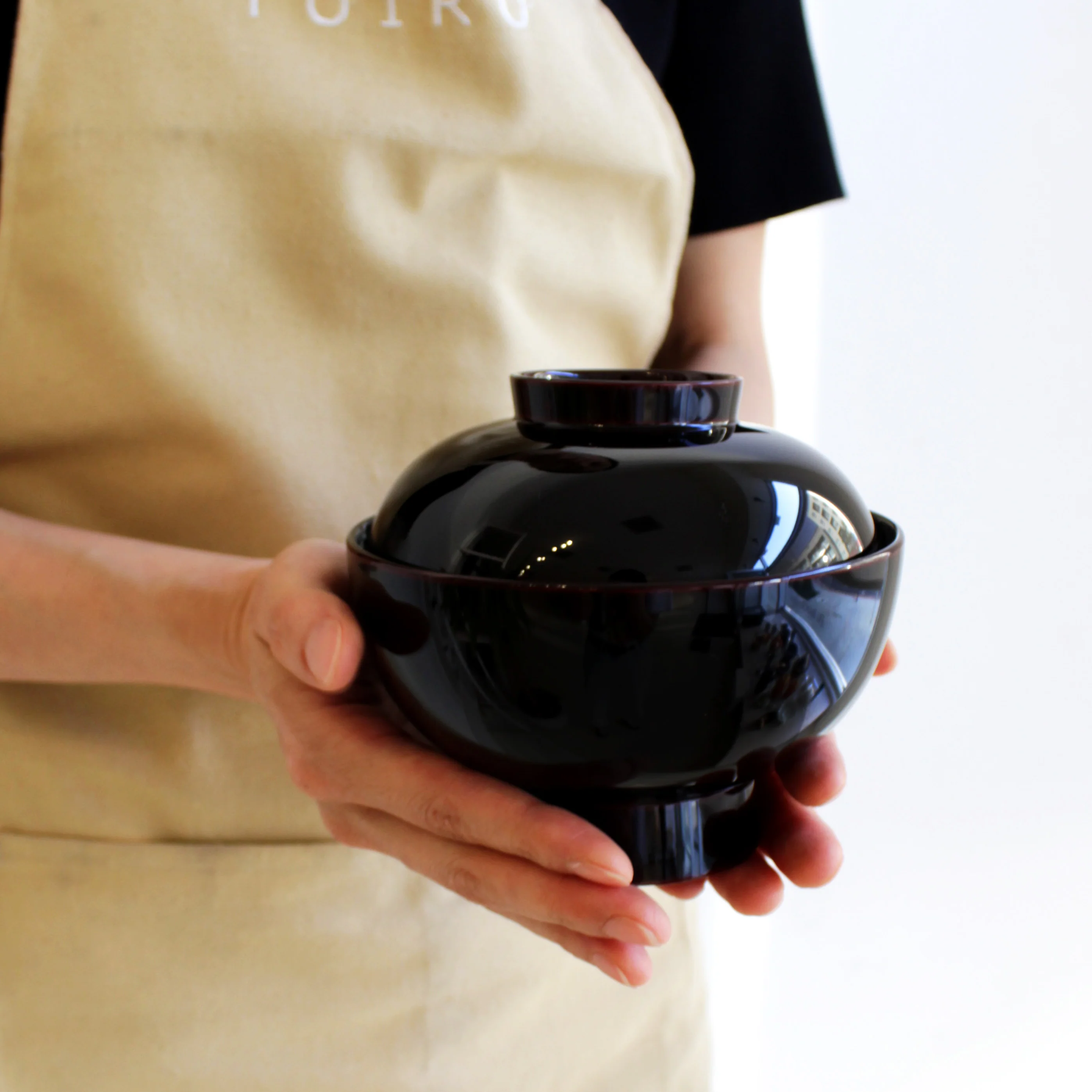 Zoni Large Soup Bowl with Lid - Image 5